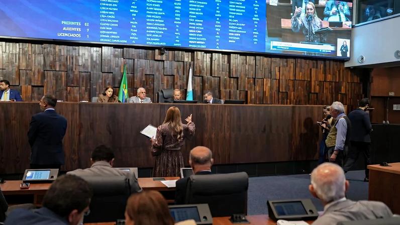 Deputados estaduais do Rio de Janeiro no plenário da Assembleia Legislativa do estado – foto: Thiago Lontra/Alerj