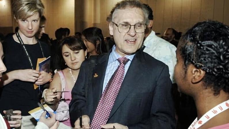 Morre Stephen Lewis, político e ativista canadense, aos 88 anos