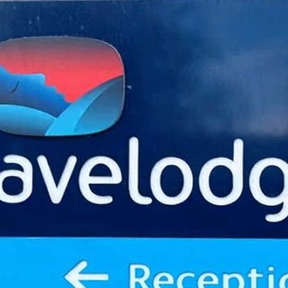 Sobrevivente de abuso sexual critica falha da Travelodge em atender parlamentares