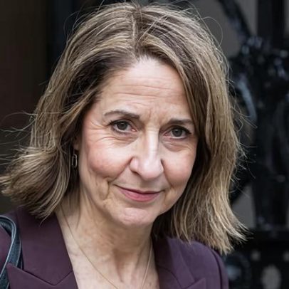 Atores, músicos e escritores saudam recuo do Reino Unido sobre direitos autorais de IA