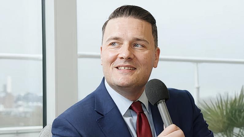 Wes Streeting diz que não quer destituir Starmer