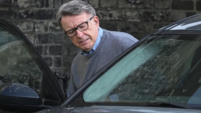 Gabinete solicita a Mandelson mensagens do telefone pessoal