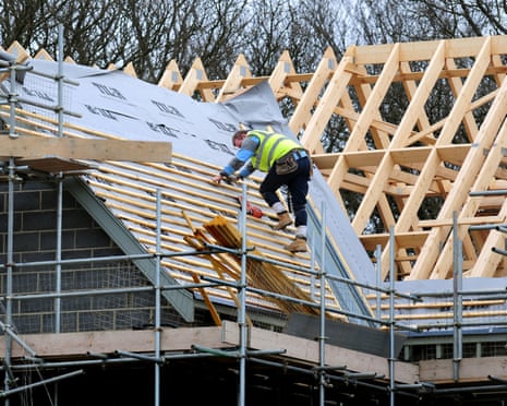 Dados econômicos ruins indicam Reino Unido dificuldades antes da crise regional