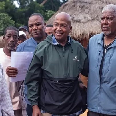 Pastor leva água potável a comunidades em Gana