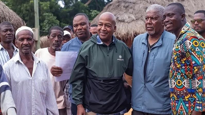 Pastor leva água potável a comunidades em Gana