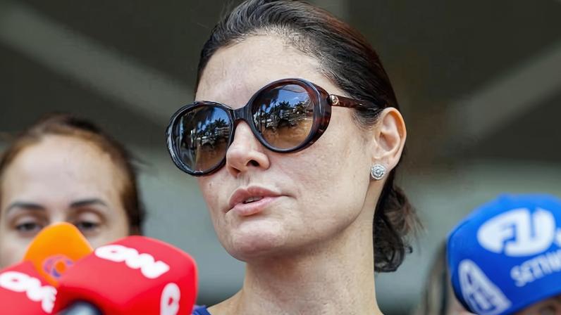 27.mar.2026 - A ex-primeira-dama Michelle Bolsonaro após alta hospitalar do marido