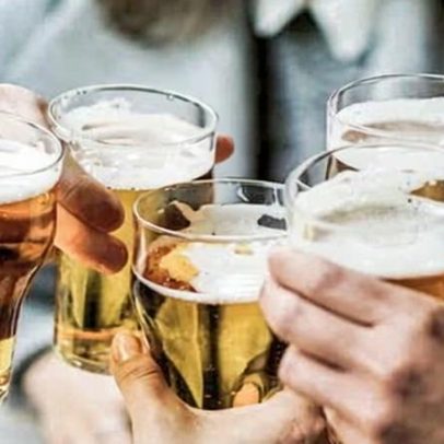 Consumo excessivo de álcool aumenta entre a Geração Z nos seus 20 e poucos anos