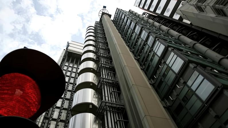 Lloyd’s of London mantém seguros de navios no Estreito de Hormuz