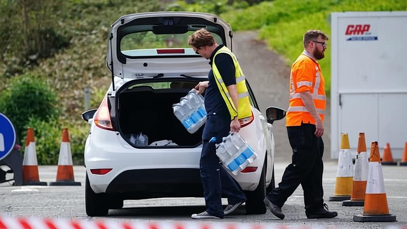People collecting bottled water in Brixham during the outbreak in 2024.