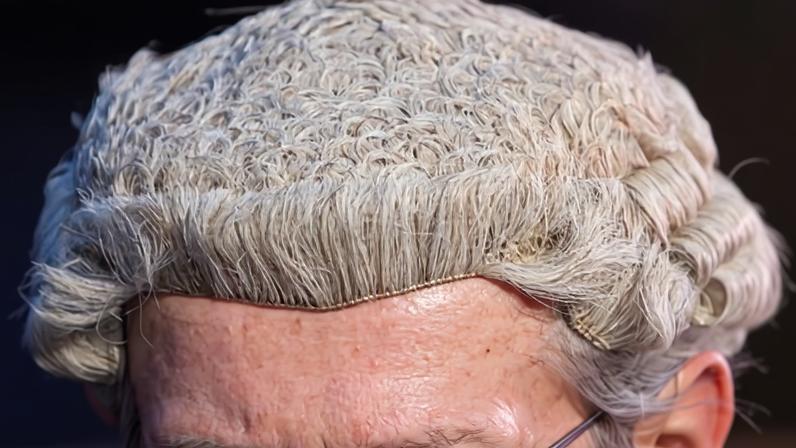 Corte de júris pode minar justiça para mulheres e meninas abusadas, alerta Lammy