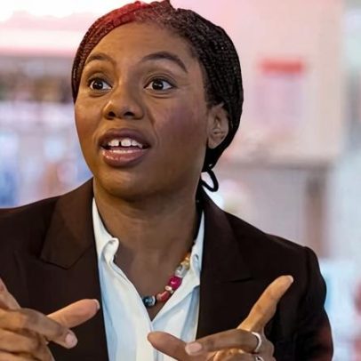 Kemi Badenoch chama críticas de Trump a Starmer de infantis
