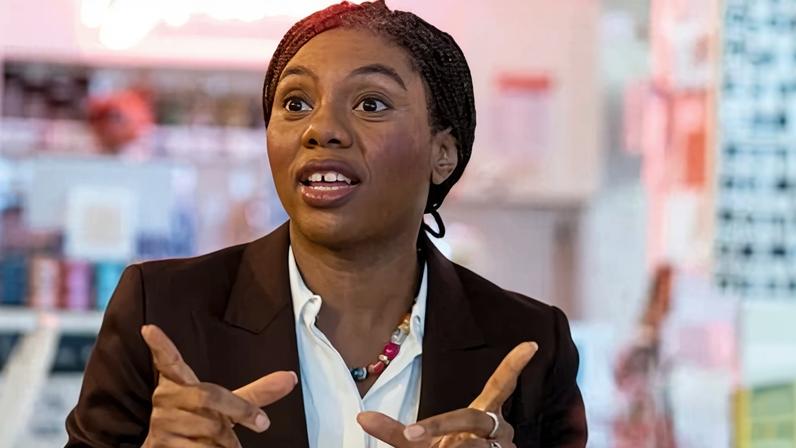 Kemi Badenoch chama críticas de Trump a Starmer de infantis