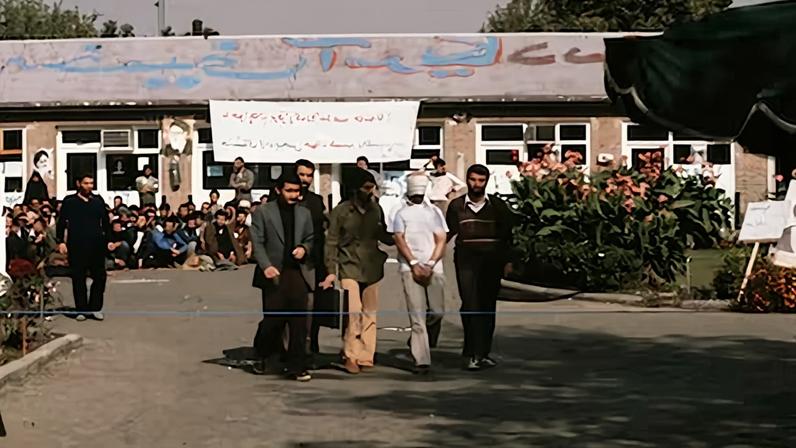 Irã e EUA: longa história de falsas negociações de paz