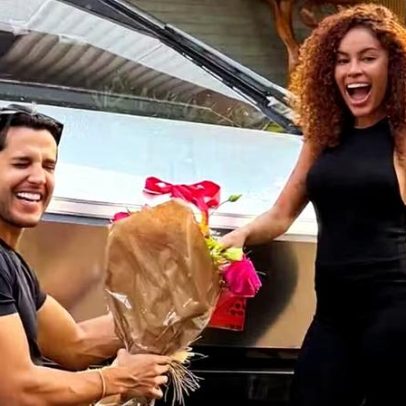 Sthe Matos ganha carro de 1,5 milhão e relógio de 25 mil no 1º ano de casamento