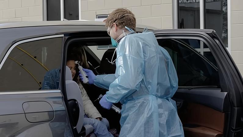 A doctor assesses a patient with measles symptoms in Spartanburg, South Carolina, on 30 January 2026.