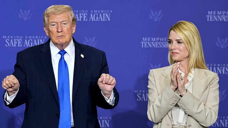 Trump afirma conversas produtivas com o Irã, Teerã nega contato