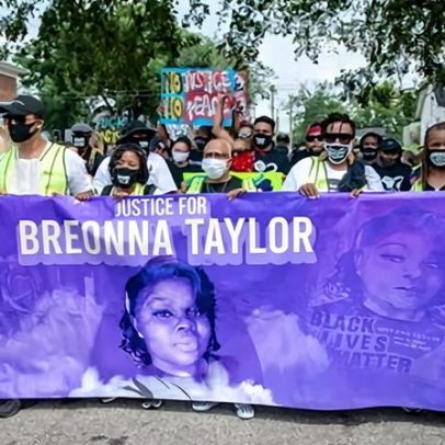 Acusações contra ex-oficiais por falsificar mandado são rejeitadas