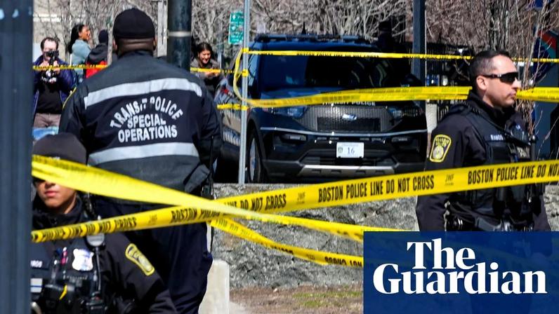 Seis pessoas hospitalizadas após ameaça de esfaqueamento a motorista de ônibus