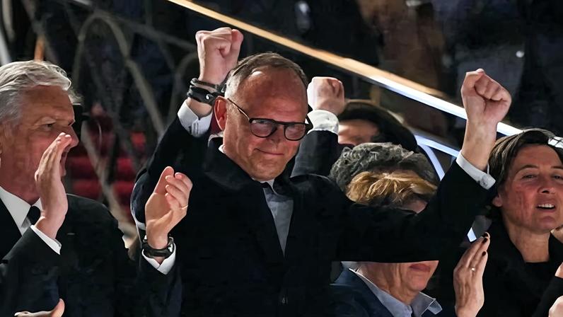 Resultados locais na França impulsionam partidos centristas