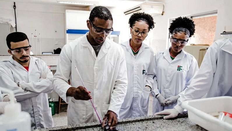 MEC distribui 694 cargos para a Rede Federal