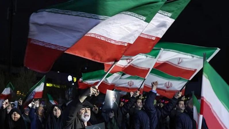 Centenas de protestos organizados mostram resiliência do regime iraniano, dizem especialistas