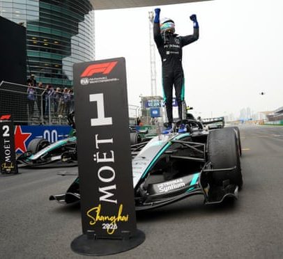 Kimi Antonelli vence o Grande Prêmio da China de F1