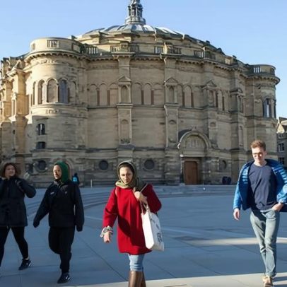 Corte de mensalidades para europeus ameaça plano de Starmer na UE