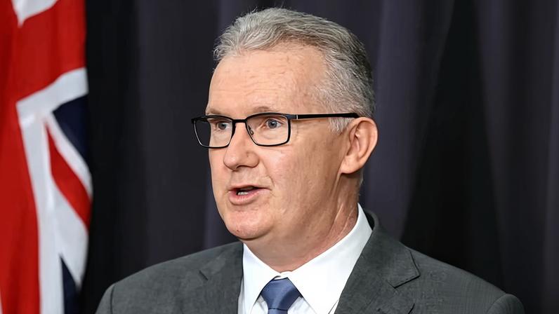 Iranianos com visto turístico impedidos de entrar na Austrália por seis meses