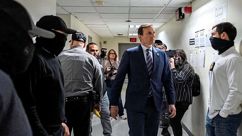 Para democratas, enfrentar Trump já não basta mais