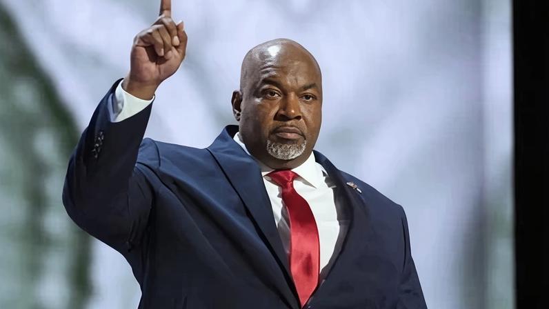 Republicano diz ter mentido sobre posts racistas em site pornográfico para proteger Trump