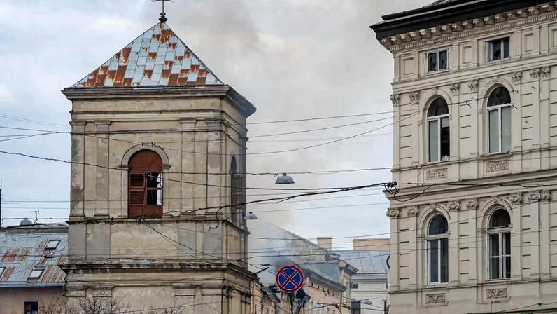 Monastério protegido pela UNESCO em Lviv é atingido por drone russo