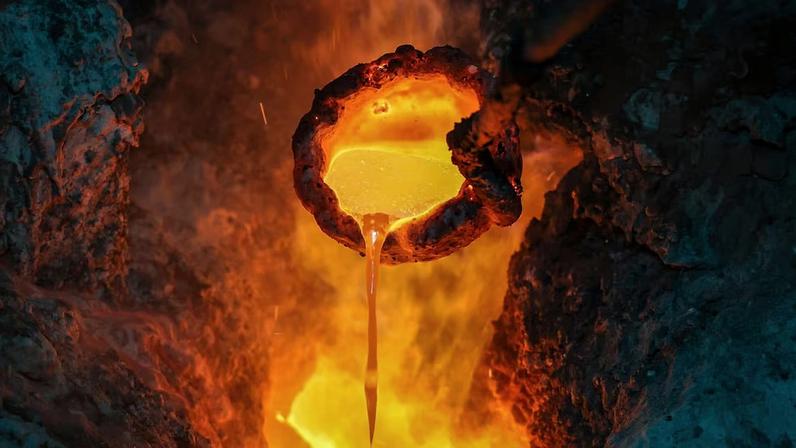 Alumínio sobe após ataques do Irã a fundições no Golfo e risco de escassez