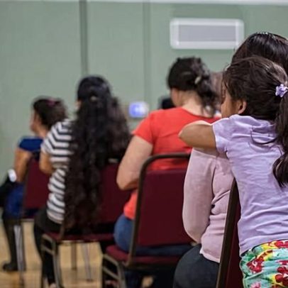 Deportados nos EUA enfrentam separação súbita de filhos, aponta relatório