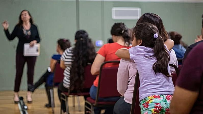 Deportados nos EUA enfrentam separação súbita de filhos, aponta relatório