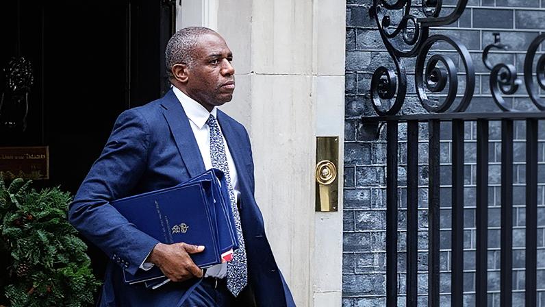 Vazamento de reunião secreta sobre ataques dos EUA à Irã é ultraje, diz Lammy