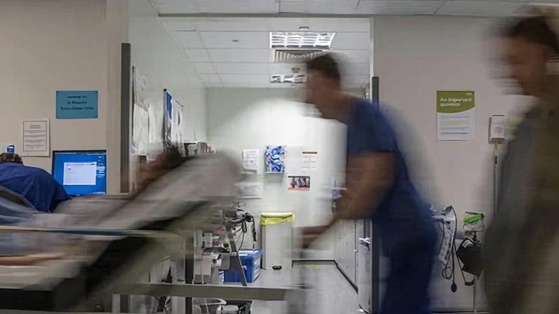 Médicos à espera de asilo podem trabalhar no NHS após fim da proibição