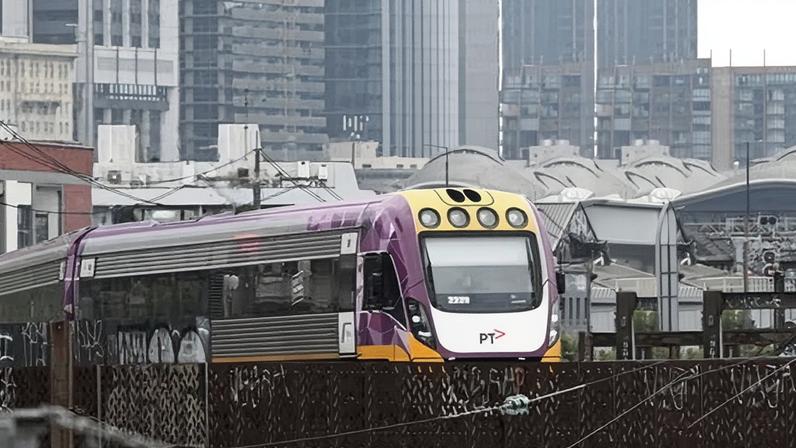 Transporte público gratuito por um mês para reduzir demanda de combustível