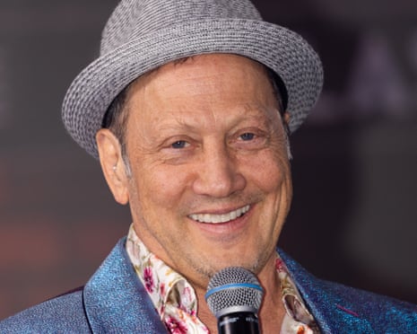 Rob Schneider pede aos EUA restabelecer o serviço militar obrigatório