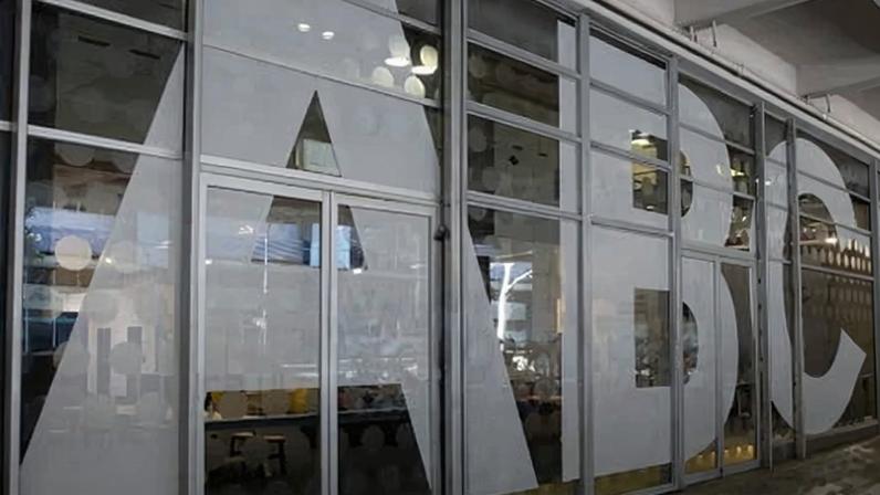 Funcionários da ABC em greve pela 1ª vez em 20 anos, interrompendo notícias