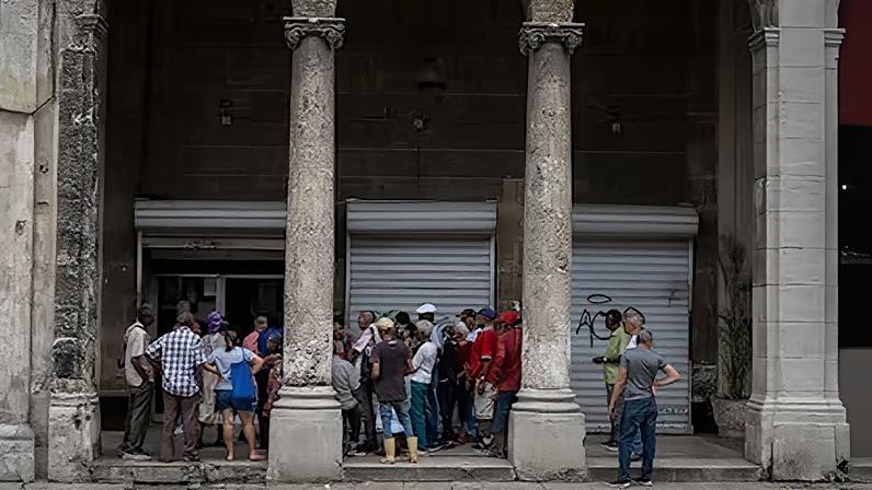 Cubanos à beira do limite: por que governo ouve todos, menos o povo