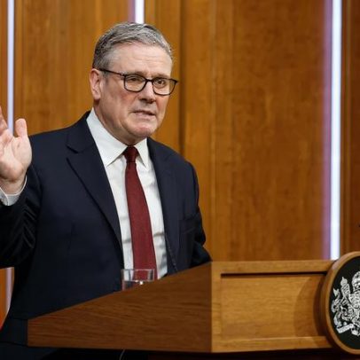 Reino Unido trabalha com aliados para reabrir o Estreito de Hormuz, diz Starmer