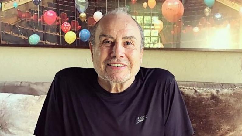 Stênio Garcia revela estar em crise financeira: ator de 93 anos fala pela 1ª vez após processar as filhas e expõe 'ajuda da esposa para sobreviver'
