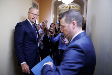 Republicanos avaliam acordo para reabrir o DHS, mantendo deportações do ICE