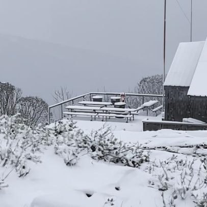 Tempo de outono traz neve, tempestades e cortes de energia ao leste da Austrália