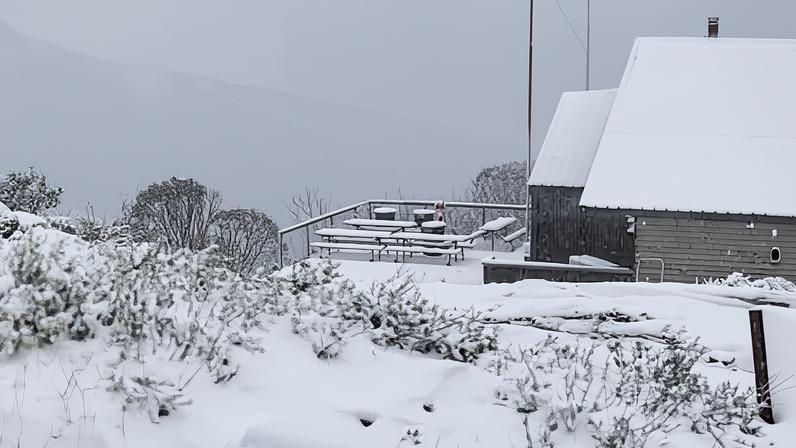 Tempo de outono traz neve, tempestades e cortes de energia ao leste da Austrália