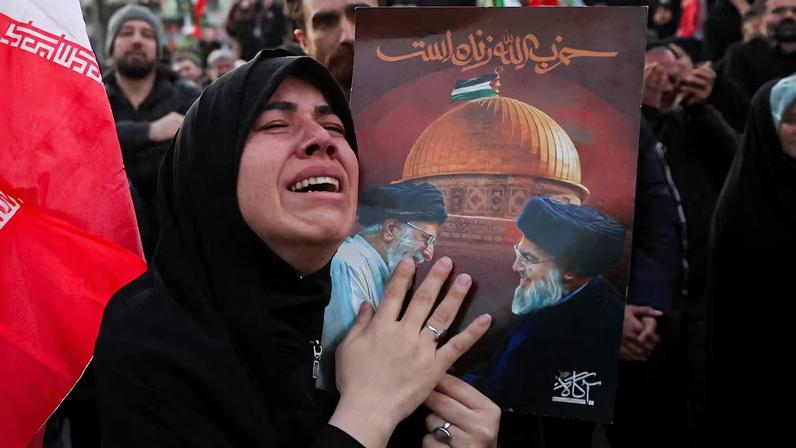 Irã polarizado: morte de Khamenei provoca celebrações e luto