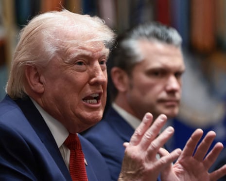 Trump chama porta-aviões britânicos de brinquedos em novo ataque à OTAN