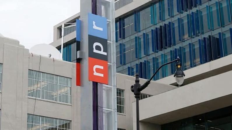 Juiz federal bloqueia ordem de Trump para cortar financiamento da NPR e PBS