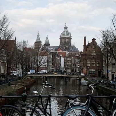 Explosão atinge escola judaica em Amsterdã; ataque é deliberado