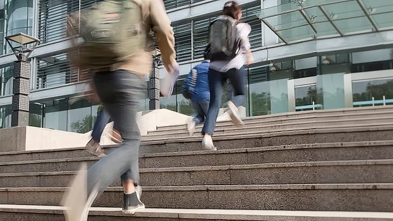 Estudantes internacionais acusam Austrália de cobrar mais com aumento de vistos